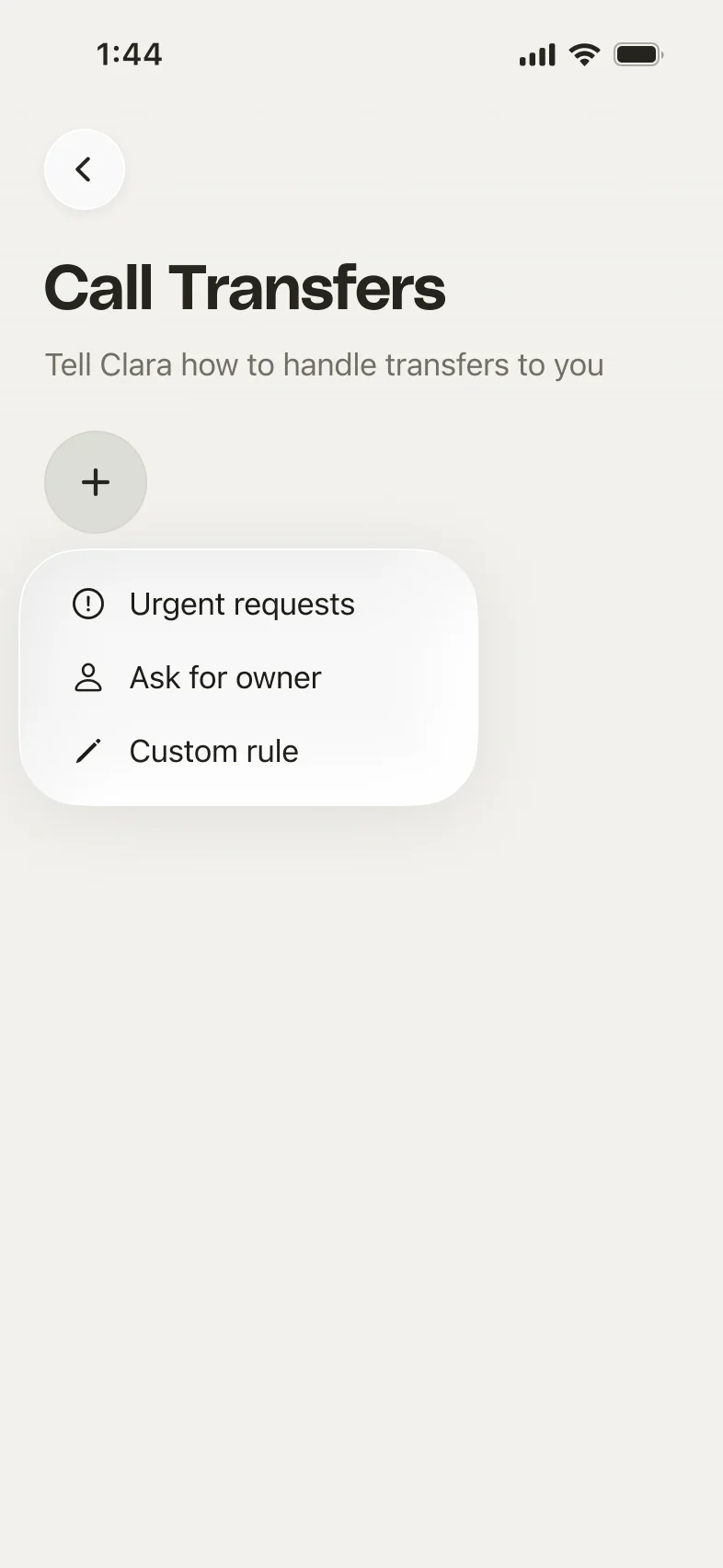 La pantalla Call Transfers con el menú de agregar abierto, mostrando Urgent requests, Ask for owner y Custom rule